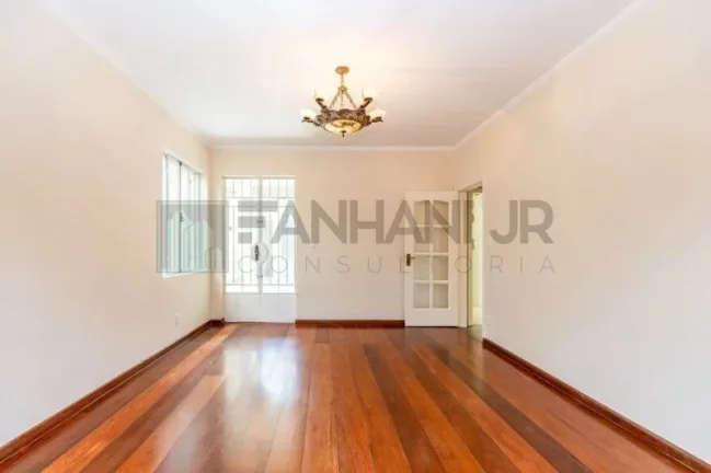 Imagem Casa de luxo no Jardim Paulista: 4 quartos, 3 suítes, 5 banheiros, 4 vagas. 400m² de área. Venda ou locação em SP.