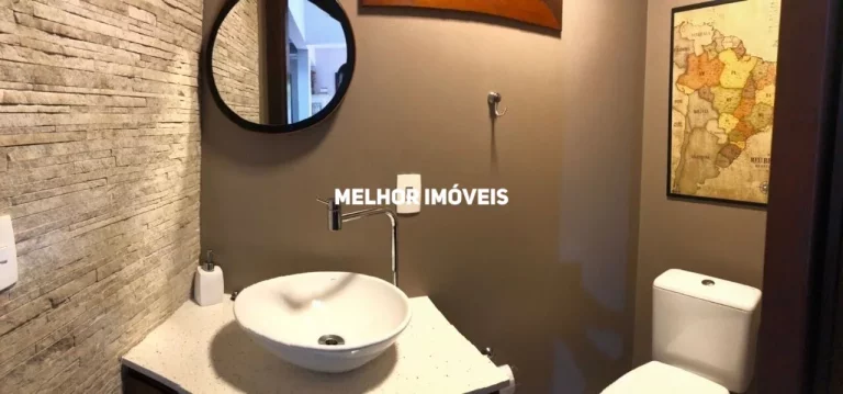 Imagem Casa à venda na Praia do Estaleiro em Balneário Camboriú.