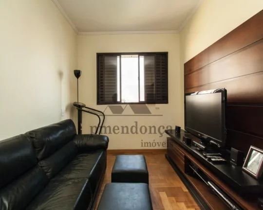 Imagem Imóvel possui living amplo para 3 ambientes, varanda integrada, lareira, lavabo, na área íntima s...