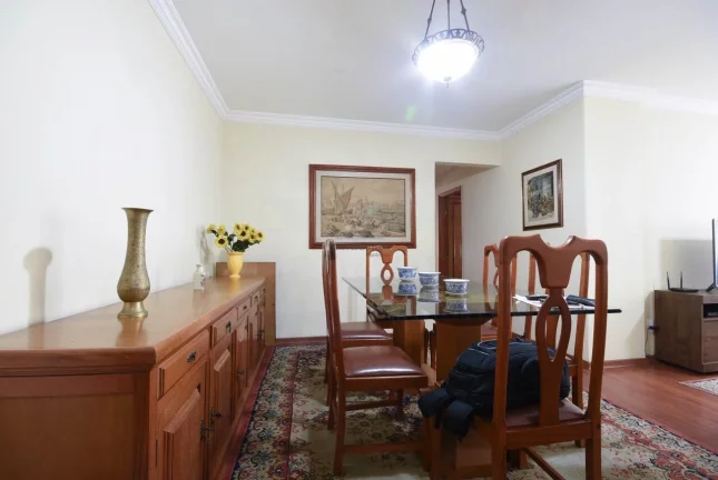 Imagem Apartamento amplo, pronto para morar, repleto de armários, com 3 quartos, sendo uma suíte, 2 banhe...