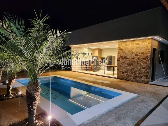 Casa no Granville Parque Residencial: 2 quartos, 2 banheiros, 6 vagas, 170m², terreno de 525m², piscina, área gourmet e acabamento de qualidade.