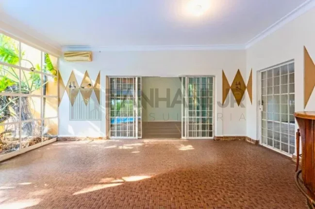 Imagem Casa de Luxo no Jardim Europa: 5 Quartos, 3 Suítes, 4 Salas, 10 Vagas de Garagem, 600m² - Venda ou Locação em SP