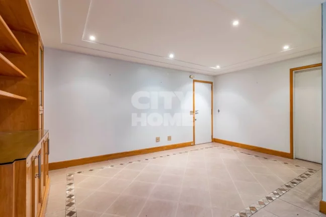 Imagem Apartamento reformado e cheio de charme no miolo do Paraíso. Possui 188m² distribuídos em 03 dorm...