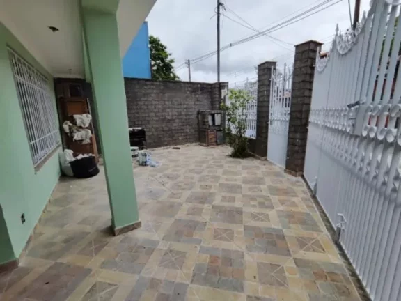 Imagem Sobrado à Venda em Mauá-SP, Parque São Vicente: 3 Quartos, 3 Suítes, 4 Banheiros, 2 Vagas, 145m² de Área