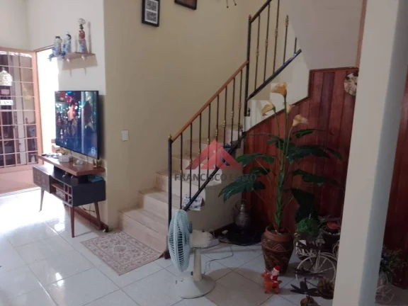 Imagem Casa com 3 dormitórios à venda, 160 m² por R$ 200.000,00 - Bom Retiro - São Gonçalo/RJ