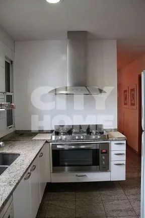Imagem Excelente apto com 367 m² de área útil no melhor do Panamby. Living enorme, com lareira e varanda...
