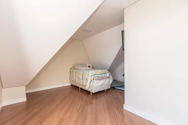 Imagem Sobrado com 3 suítes em condomínio no São Braz Curitiba