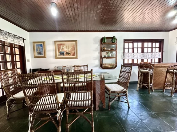 Imagem Casa à venda em Riviera de São Lourenço: 3 quartos, 1 suítes, 2 salas, 4 vaga, 199,70 m² no Riviera Módulo 21. Venha conferir!