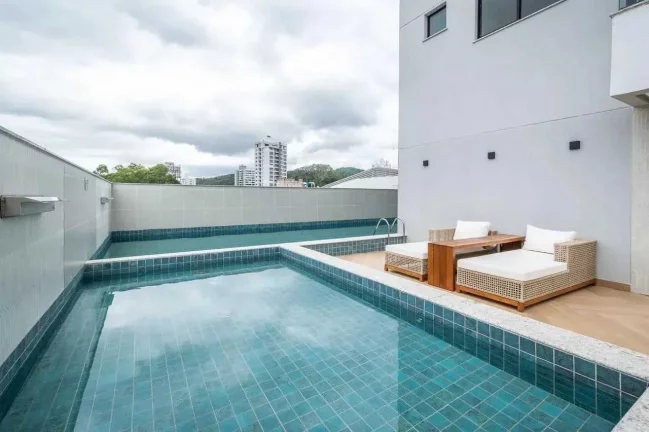 Imagem Apartamento com bela vista, 2 dormitórios sendo 1 suíte e 2 vagas de garagem em Itajaí/SC
