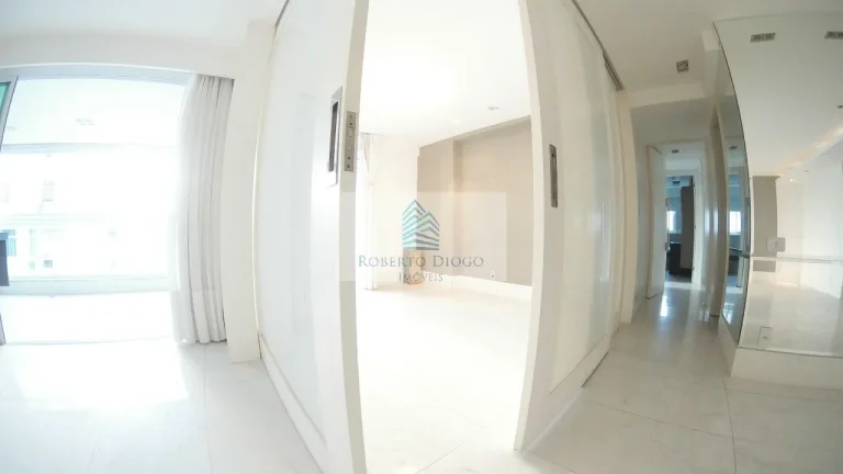 Imagem Apartamento de Luxo à Venda em Icaraí, Niterói-RJ: 4 Quartos, 3 Suítes, 3 Vagas de Garagem - 158m² de Puro Conforto!
