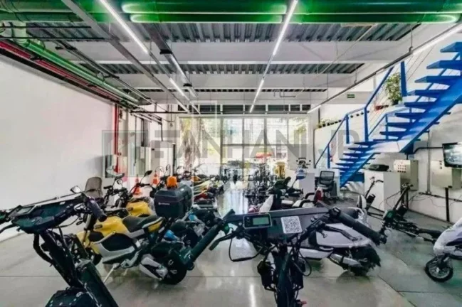 Imagem Imperdível: Casa Comercial à Venda em Pinheiros, São Paulo-SP - 8 salas, 4 banheiros, 4 vagas de garagem, 966 m² de área.