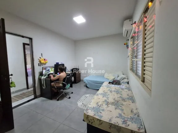 Imagem Belíssima Casa para Venda no Valor R$ 1.200.000,00 ; Area 882 m² ; 05 Suítes ; Boa Esperança, Cuiabá - MT 01 Area da Frente 01 Sala 05 Quartos sendo 05 Suítes uma Master 06 Banheiros 01 Cozinha 01 Area fundos 01 Lavanderia 06 Vagas de Garagem Piscina. Loc
