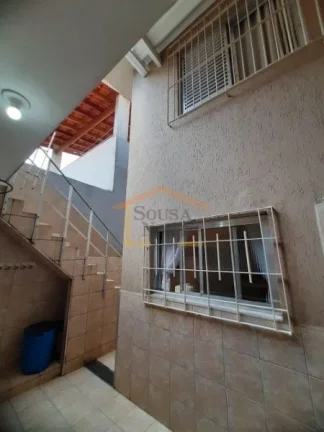 Imagem Sobrado com com 141 m² de área construída em terreno de 5x25. Dispõe de 3 dormitórios, sendo 1 ...