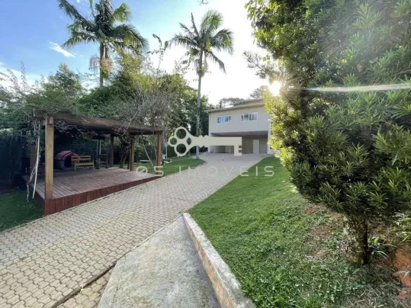 Imagem Casa no Miolo da Granja Viana. 05 suítes + piscina, gourmet, quadra tênis!