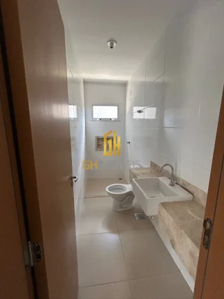Imagem A casa possui 

3 quartos,
1 suíte,
2 quartos
Sala de estar, 
Sala de jantar, 
Banheiro, 
Cozinha
Q...