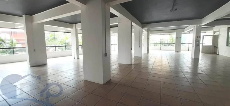 Imagem Sala comercial á venda com 382m² no centro de Torres/RS