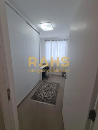 Imagem Apartamento em região Privilegiada, com sacada e vista livre para cidade. Possui 138m² de área pr...