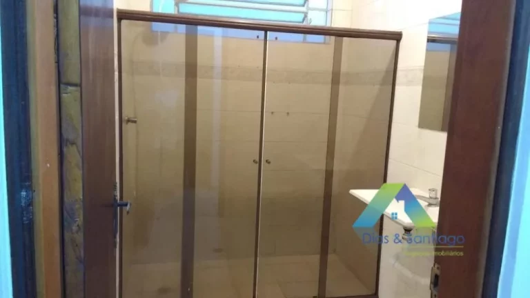 Imagem Linda casa 3 dormitórios,sendo 1 suite, 3 vagas de garagem, lavanderia, quintal com localização privilegiada fácil acesso a comércios .