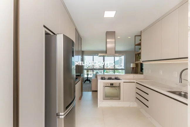 Imagem Apartamento à venda com 4 quartos sendo 2 suítes e 2 vagas de garagem localizado em Balneário Camboriú
