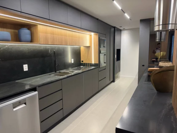 Imagem Apartamento DECORADO com 3 suítes a 300 metros do mar de Jurerê