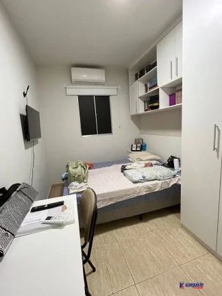 Imagem VENDO CASA DE 2/4 SENDO UMA SUITE