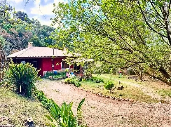 Aconchego em Gonçalves: Suítes com Jacuzzi e Alma Mineira