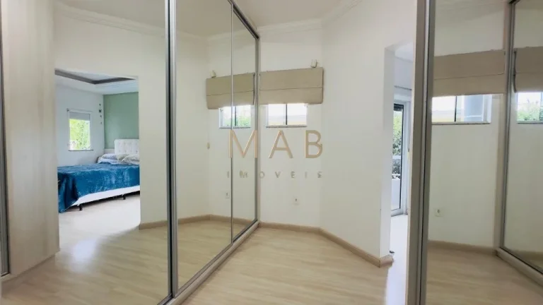 Imagem Imperdível Casa à Venda: 4 Quartos, 4 Suítes, 1 Sala, 5 Banheiros, 3 Vagas de Garagem em Ingleses do Rio Vermelho, Florianópolis-SC!