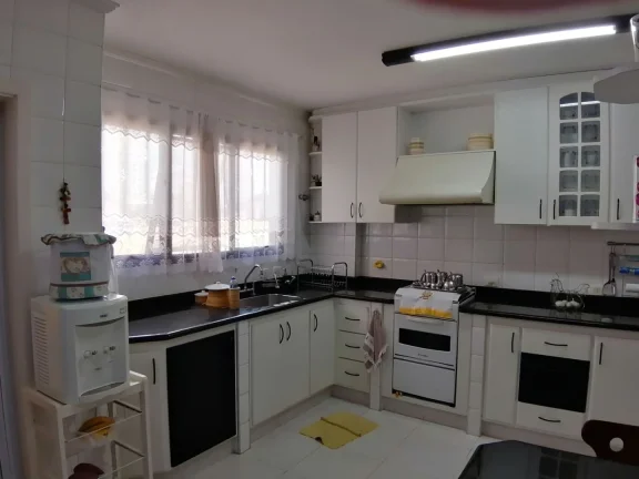 Imagem Lindo apartamento, com 151 m2, ampla sala p/ 2 ambientes, sala de ampla, lavabo, 4 dormitórios, com...