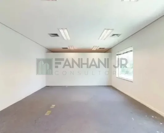 Imagem Casa Comercial para Locação no Jardim Europa, São Paulo-SP: 6 Salas, 4 Banheiros, 10 Vagas de Garagem, 1.003m² de Área.