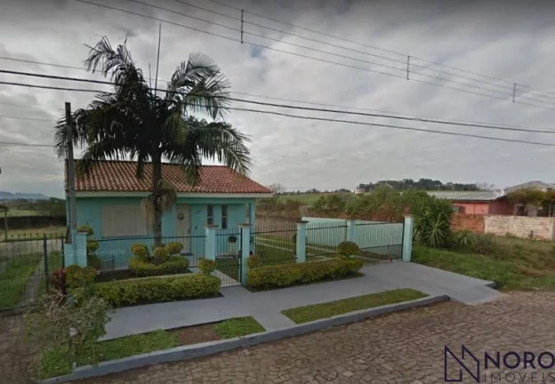 Casa LOTEAMENTO NOVO HORIZONTE com pátio grande.