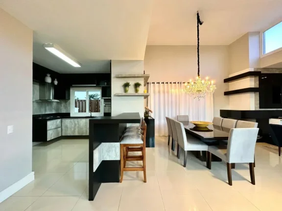 Imagem Casa em Condominio 4 Dormitórios - Bairro Centro