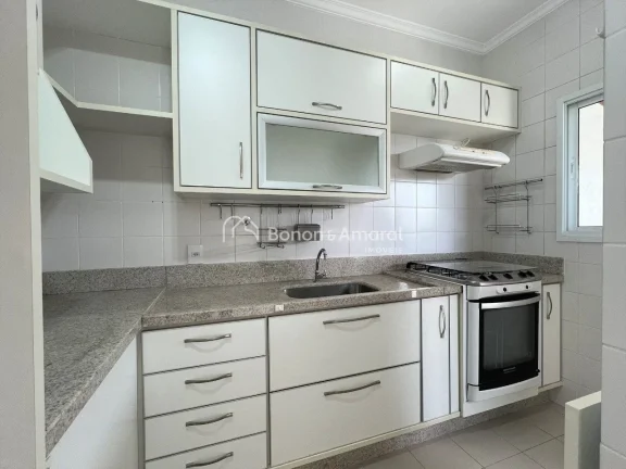 Imagem Casa muito bem distribuída em condomínio fechado, situada em uma das regiões mais valorizadas de ...