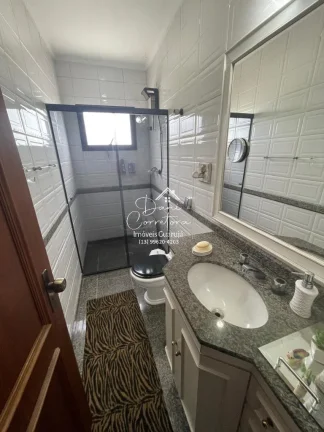 Imagem Apartamento a 150 metros da praia da Enseada com 3 dormitórios, suíte, 2 vagas, Guarujá-SP: 127m², 1 suíte, 2 salas, 2 banheiros e vaga de garagem