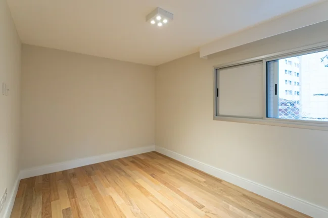 Imagem Apartamento 263M² Reformado, 4Q, 2 Suítes, 3 Banheiros, 2 Vagas, Lavabo, Academia, Piscina, Churrasqueira, Salão de Festas e Jogos, Quadra.