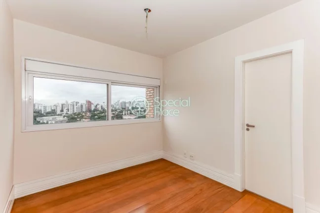 Imagem Simplesmente espetacular. Linda cobertura com 420m2, 4 dormitórios ( 4 suítes ) e 6 vagas na garag...