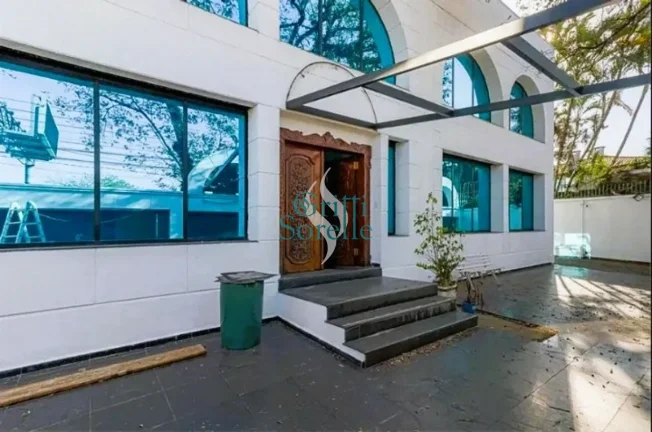 Imagem Sobrado Triplex para Alugar em Jardim Everest - São Paulo/SP.