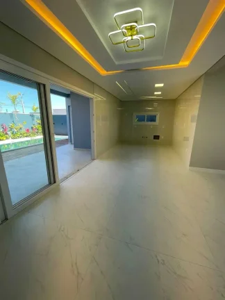 Imagem Casa alto padrão 3 dormitórios sendo 1 suíte e 2 vagas de garagem em Palhoça/SC