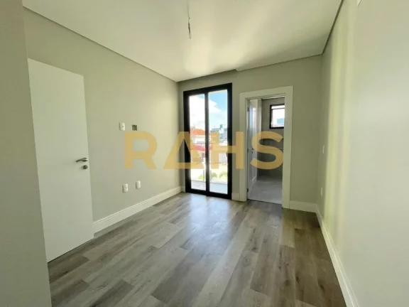 Imagem Excelente sobrado geminado novo localizado no bairro Santo Antônio em Joinville, bem próximo a Cas...