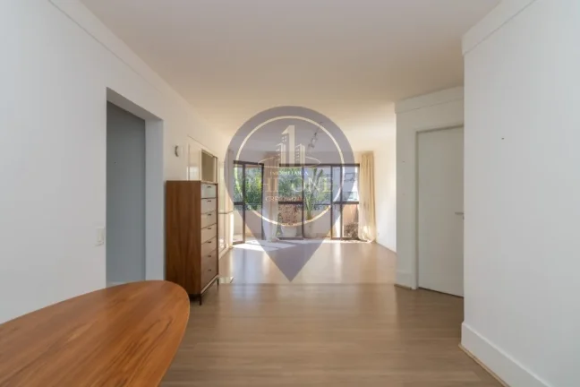 Imagem Imóvel de Alto Padrão na Vila Nova Conceição - 2 quartos, 2 suítes, 2 salas, 4 banheiros, 2 vagas, 127m² - São Paulo-SP