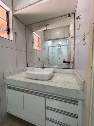 Imagem Casa em Condomínio para Locação em Cuiabá-MT (Jardim Mossoró) - 3 Quartos, 2 Suítes, 1 Sala, 2 Vagas de Garagem!