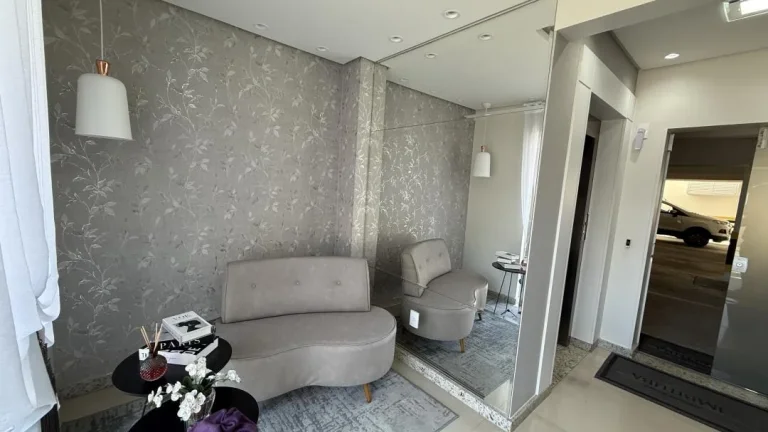 Imagem Adriano Carpes vende apartamento, com 02 quartos, sendo 01 suíte, mobiliado em excelente localização na praia de Gravatá na cidade Navegantes, Santa Catarina próximo ao parque Beto Carrero.