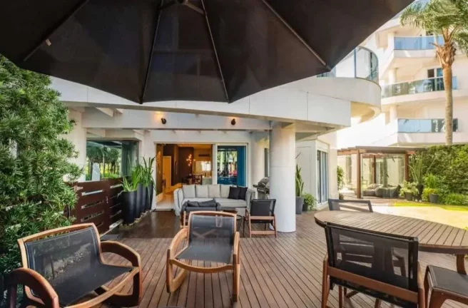 Imagem Apartamento diferenciado com 3 suítes e 3 vagas de garagem na Praia Brava em Itajaí