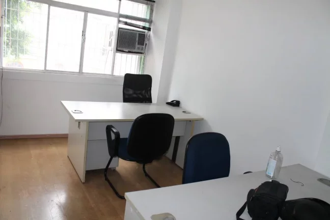 Imagem Sala Comercial 36 m² 200 metros do Metro Se Toda Mobiliada