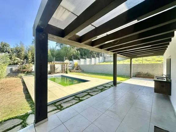 Imagem Cond. Vintage - Moderna, rua tranquila, 4 suítes (1 no térreo), piscina!