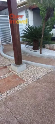 Imagem Casa em Condomínio à venda em Ribeirão Preto-SP, Jardim Ouro Branco: 3 quartos, 1 suíte, 2 salas, 2 banheiros, 2 vagas de garagem, 170m². Conheça o Condomínio Residencial Ouro Verde com a Quer Imóvel Negócios Imobiliários!
