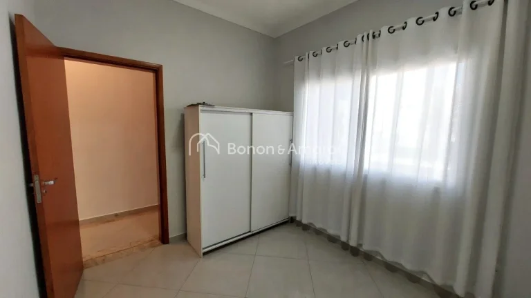 Imagem Aluga-se casa com 4 dormitórios em Valinhos