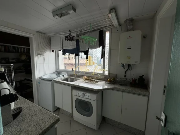 Imagem Vendo apartamento de Alto Padrão de 04 Dormitórios no bairro Centro - SC
