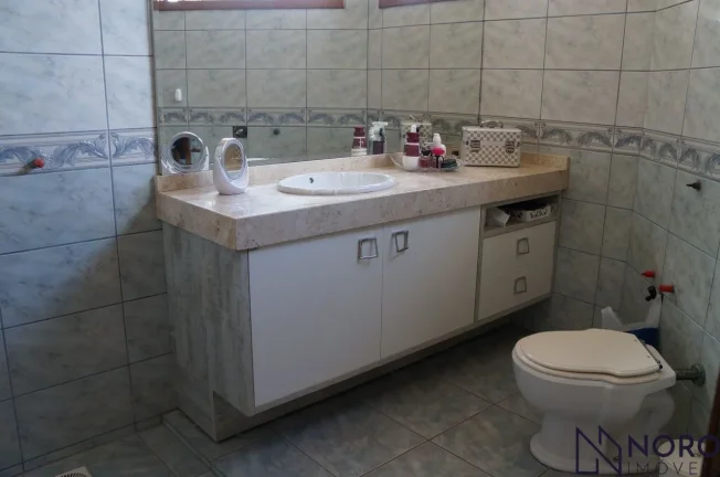 Imagem Casa ampla , 3 dormitórios, suíte,2 vagas de garagem no Bairro Duque de Caxias.