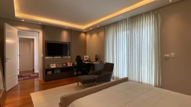 Imagem Imperdível casa em condomínio de luxo no Residencial Tamboré 10 em Santana de Parnaíba-SP: 4 quartos, 4 suítes, 5 banheiros, 4 vagas, 566m²!