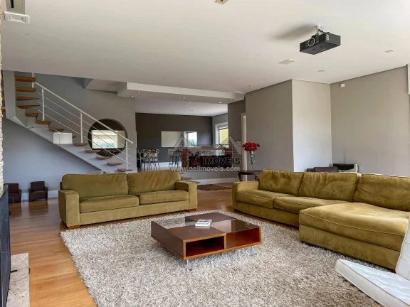 Imagem Casa à venda em Campos do Jordão – Com 7 suítes e vista panorâmica